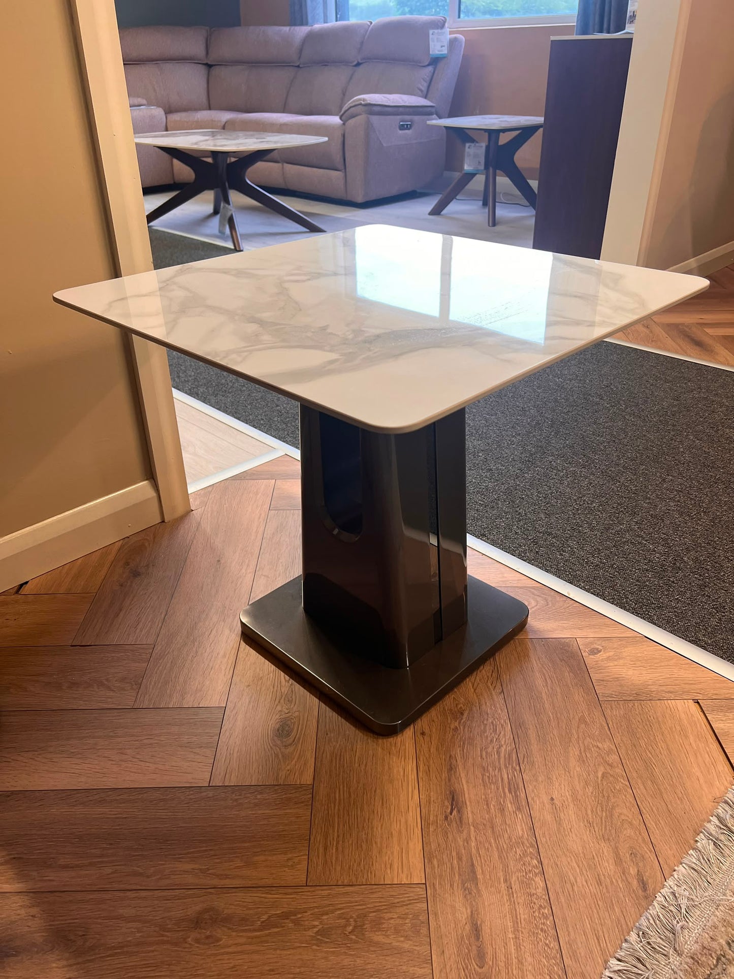 Solano table - Floor model