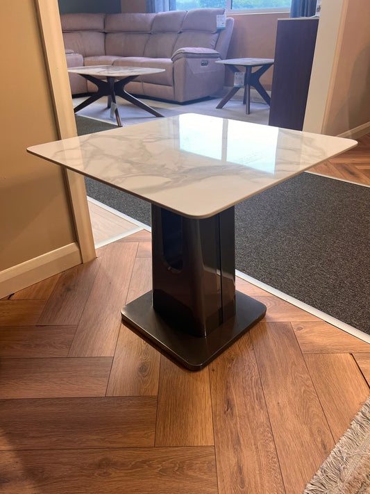 Solano table - Floor model