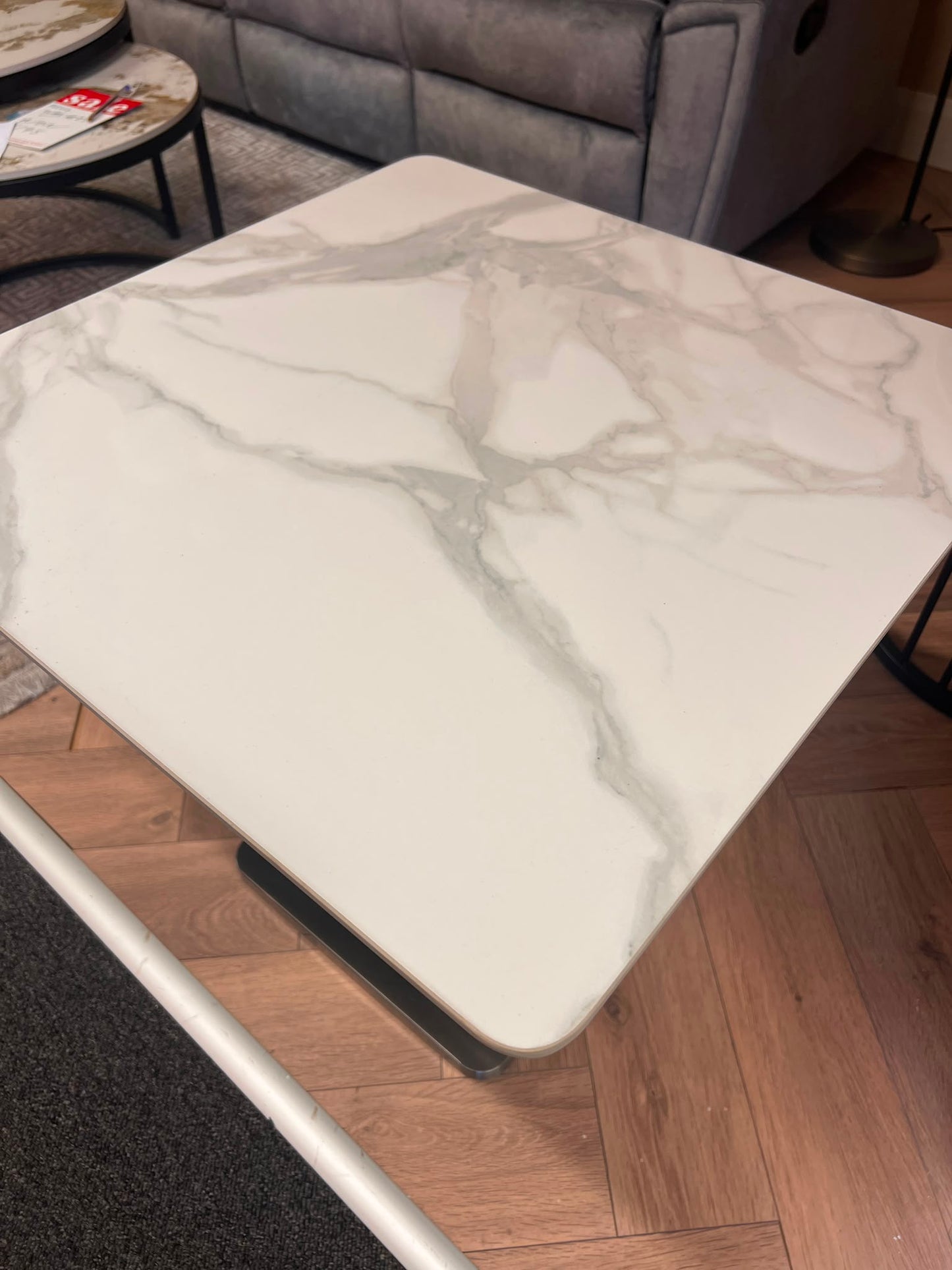 Solano table - Floor model